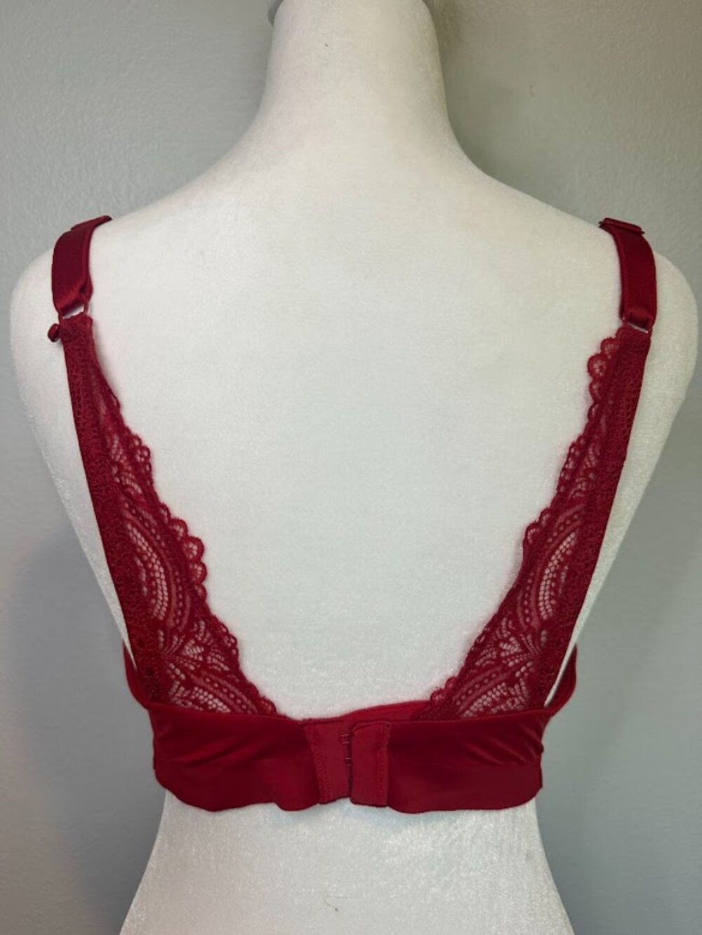 Soma Smooth Silhouette Wireless Convertible Red Lace Back Bra - 38D